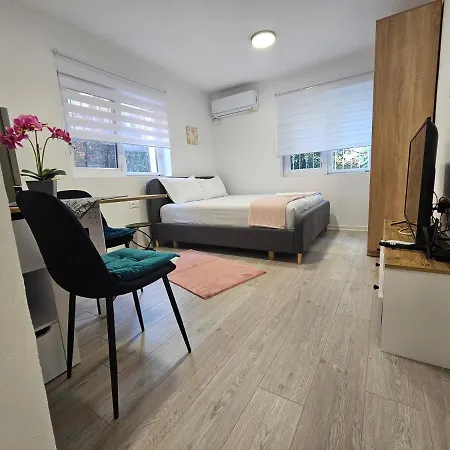 Apartment Tiny Rose *