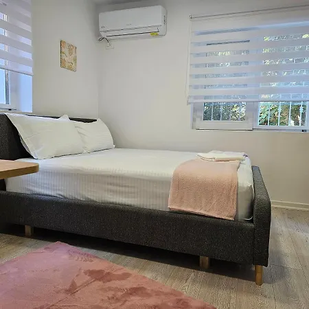 Tiny Rose Apartment *
