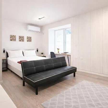Tiny Rose Apartment