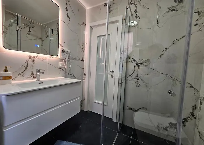 Tiny Rose * 地拉那